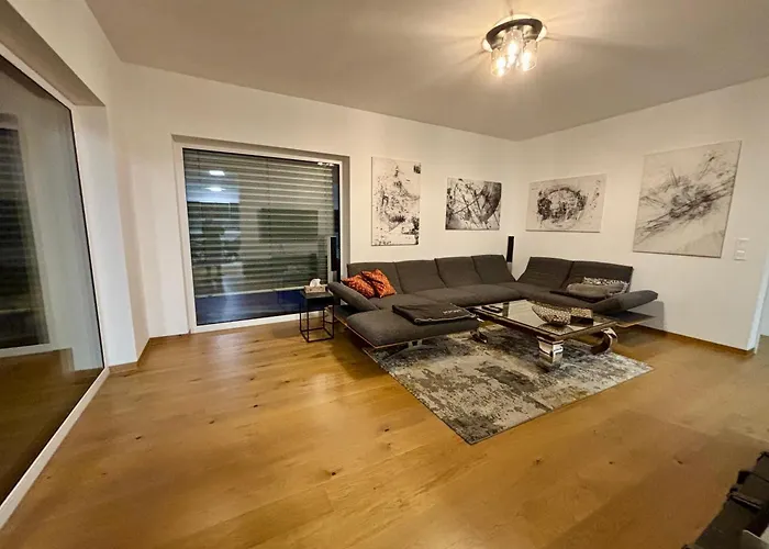 Luxus Ferienhaus Mit Grossem Garten In Ruhiger Gegend