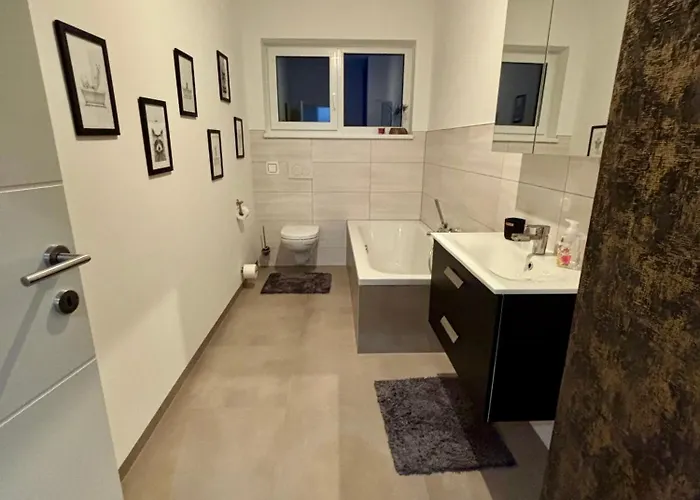 Villa Luxus Mit Grossem Garten In Ruhiger Gegend